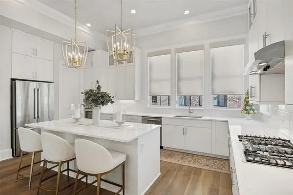 15015 Oak Street, Addison, TX 75001