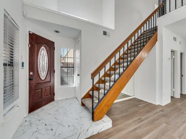 8901 Casa Drive, Irving, TX 75063