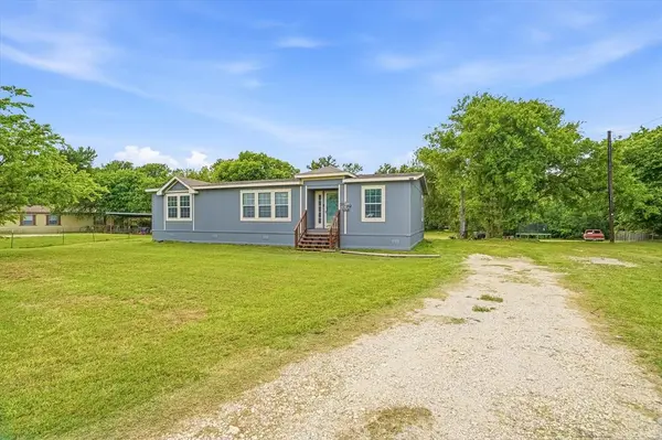 8305 Bluebonnet Circle, Alvarado, TX 76009