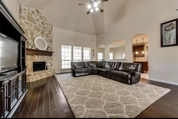 308 Wisteria Way, Red Oak, TX 75154