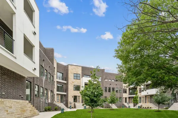 302 Golden Bell Lane, Fort Worth, TX 76107