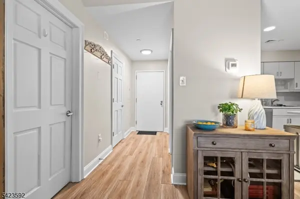 100-31 Shearwater Ct #31, Jersey City, NJ 07305