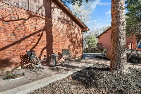 15 Stover LN, Manitou Springs, CO 80829