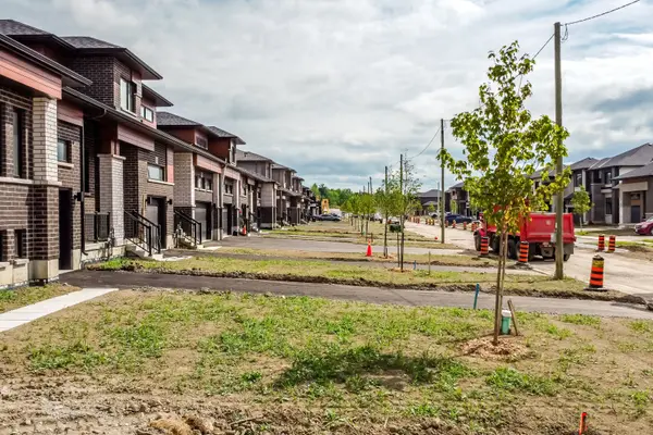 3056 Sandy Acrs AVE, Severn, ON L3V 8P8