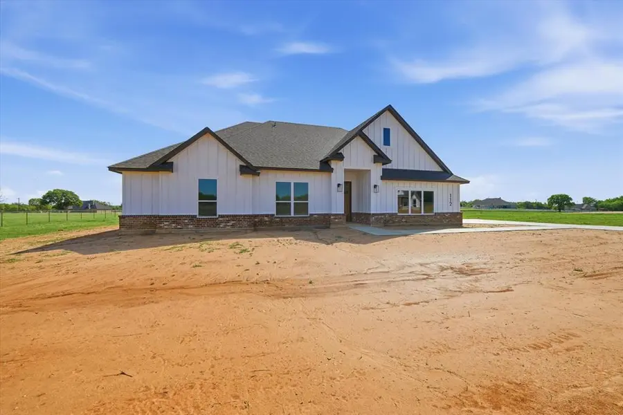 112 Cattleman Drive, Poolville, TX 76487