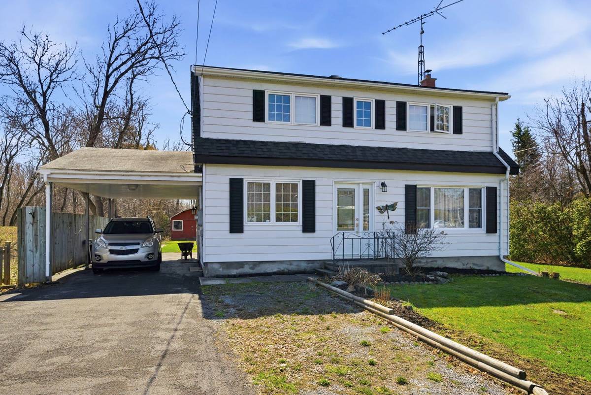 17370 Headline RD, South Stormont, ON K0C 1P0