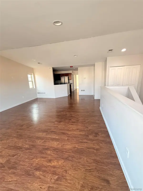 406 Legato DR, Walled Lake, MI 48390