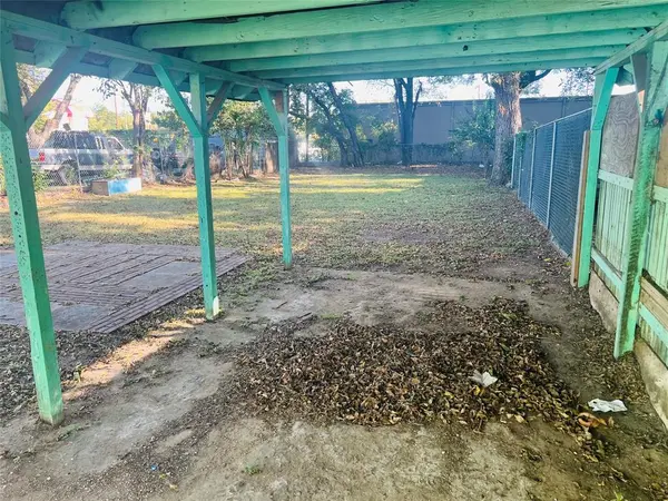 106 Columbia Street, Cleburne, TX 76031