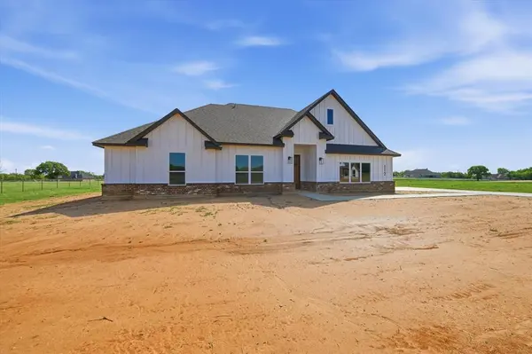112 Cattleman Drive, Poolville, TX 76487