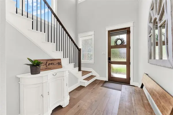 452 Jones Street, Grapevine, TX 76051