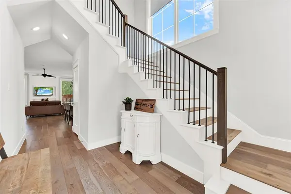 452 Jones Street, Grapevine, TX 76051