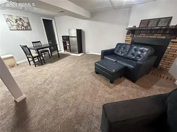 2126 vinewood LN, Pueblo, CO 81005