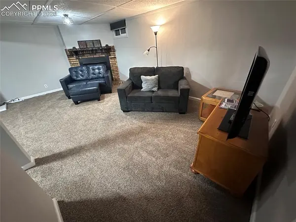 2126 vinewood LN, Pueblo, CO 81005