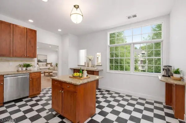 123 Turlington Ct, Livingston Twp., NJ 07039