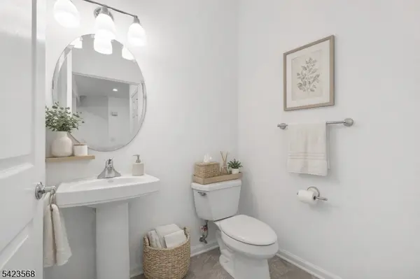 123 Turlington Ct, Livingston Twp., NJ 07039