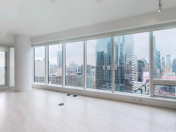 197 Yonge ST #2412, Toronto C08, ON M5B 1M4