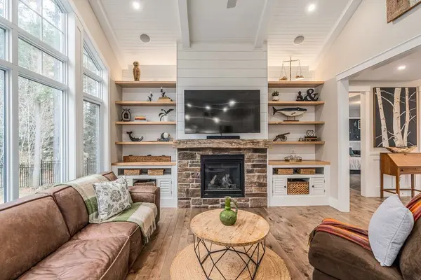 77 Mennill DR, Springwater, ON L9X 0J2