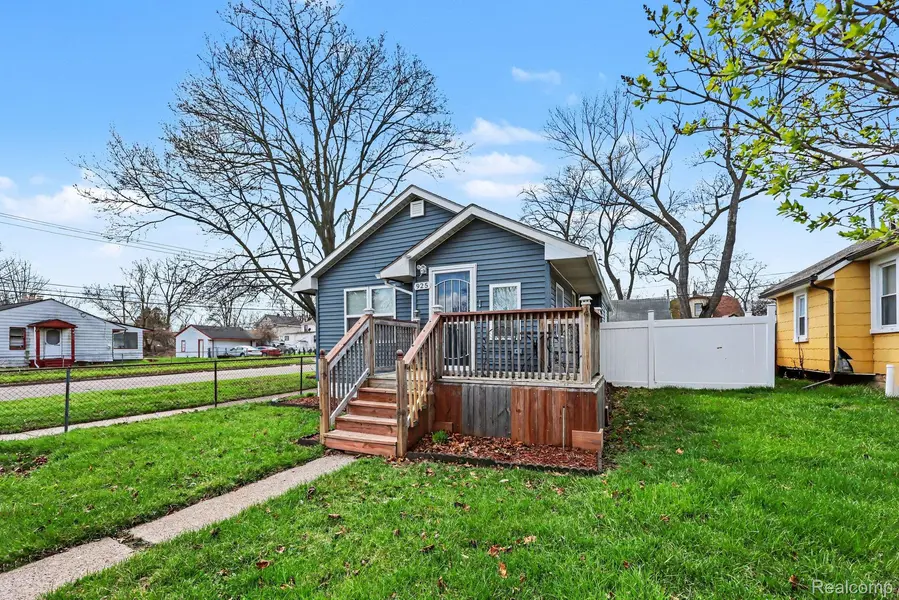 925 Kenilworth AVE, Pontiac, MI 48340