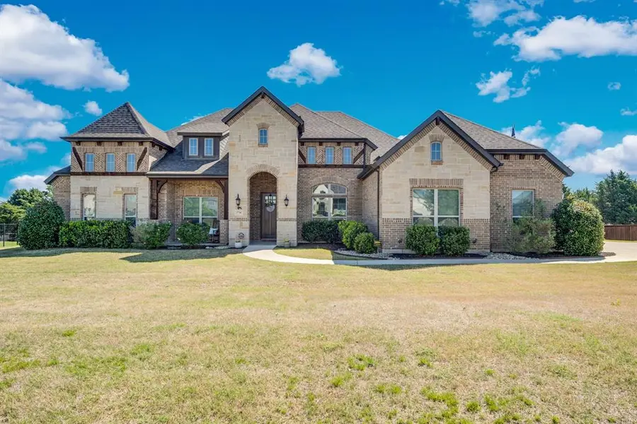 2730 Clear Lake Drive, Midlothian, TX 76065