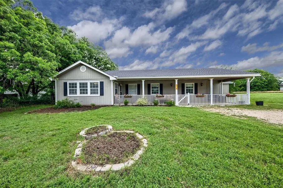 514 Gilliland Road, Springtown, TX 76082