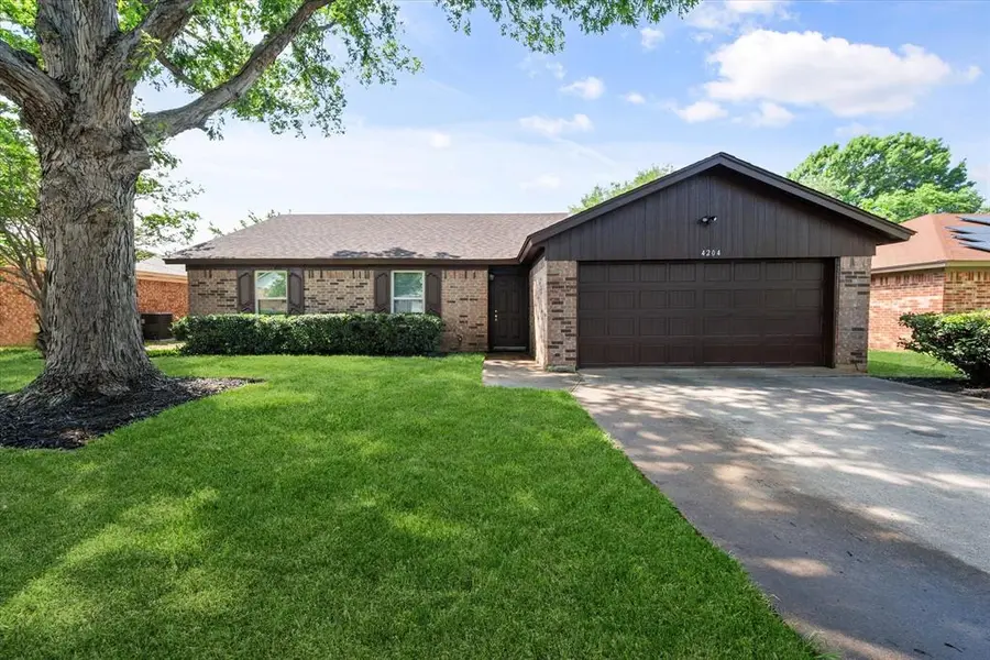 4204 Maple Springs Drive, Arlington, TX 76001