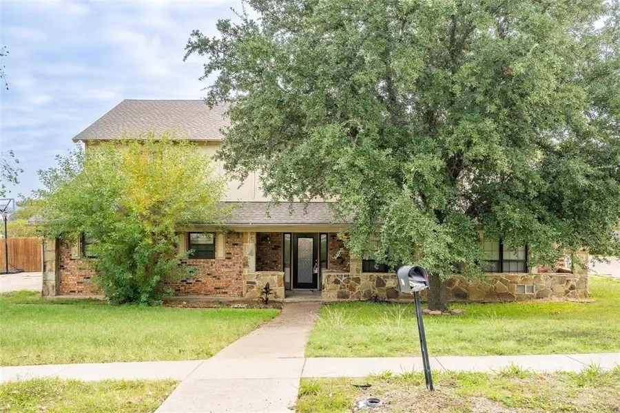4212 Village Green Drive, Irving, TX 75038