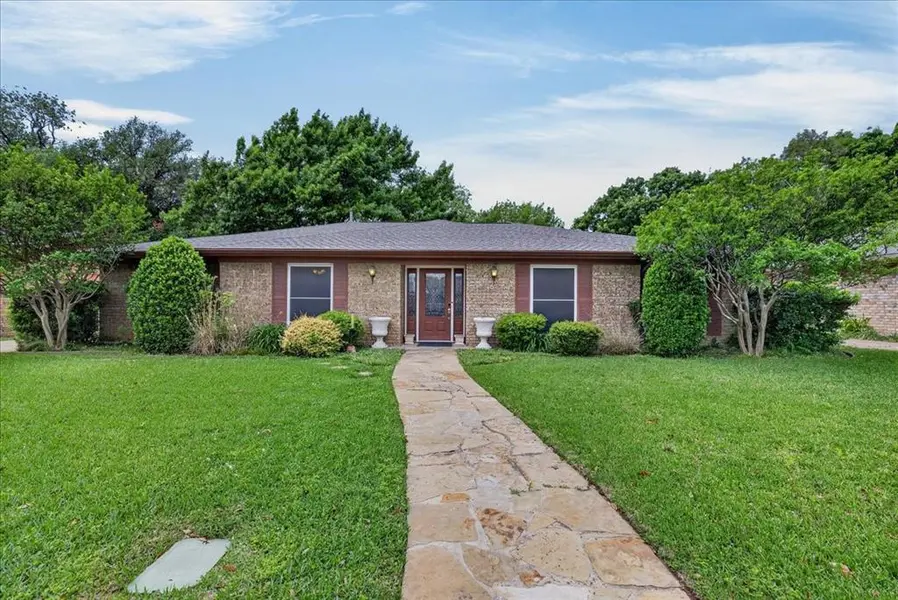 1808 E Cedar Elm Drive, Arlington, TX 76012