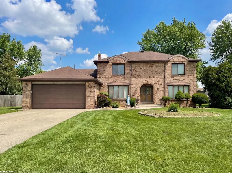 38300 Santa Barbara ST, Clinton Twp, MI 48036