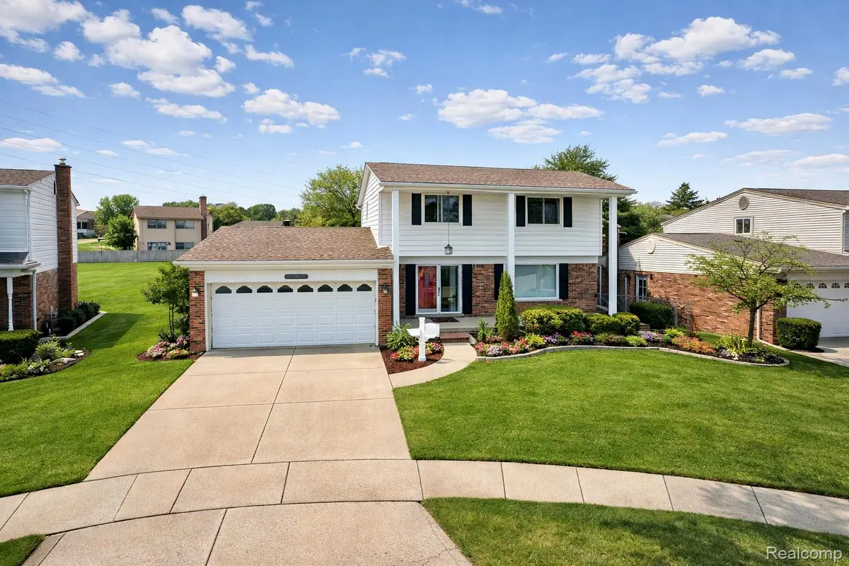 29251 Bon Mar DR, Warren, MI 48088