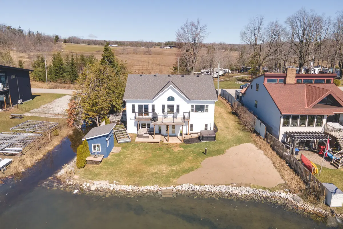 1931 Woods Bay RD, Severn, ON L3V 0V7