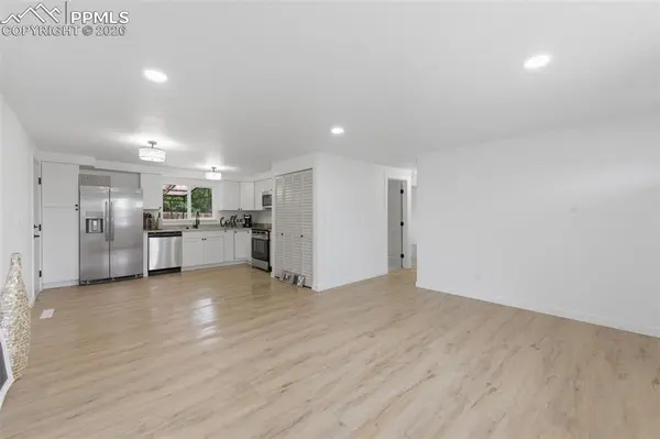 1060 Western DR, Colorado Springs, CO 80915