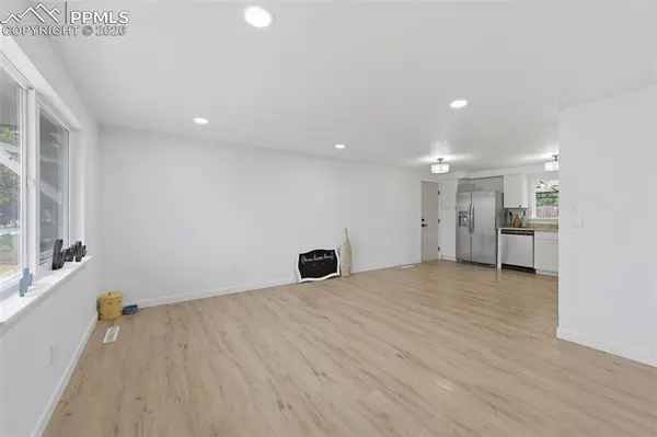 1060 Western DR, Colorado Springs, CO 80915