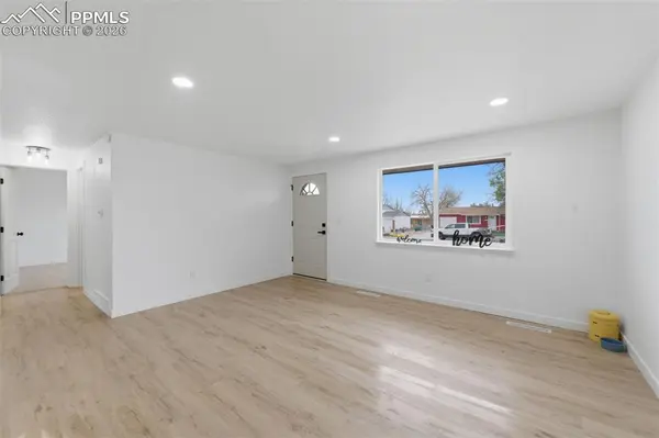 1060 Western DR, Colorado Springs, CO 80915