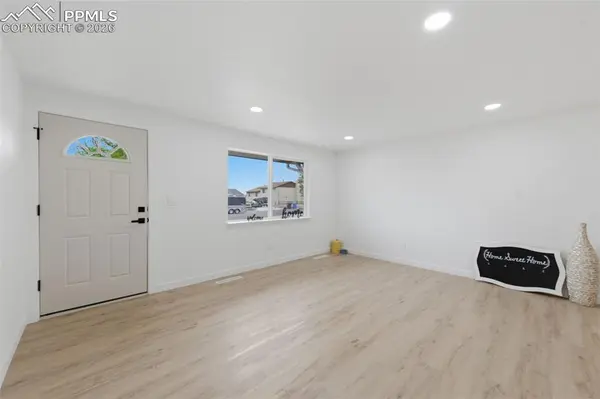 1060 Western DR, Colorado Springs, CO 80915