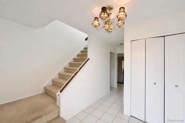 29251 Bon Mar DR, Warren, MI 48088