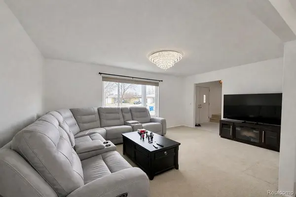 29251 Bon Mar DR, Warren, MI 48088