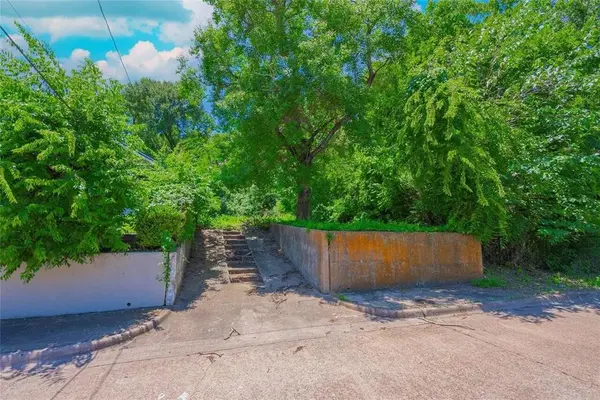 2000 Canyon Street, Dallas, TX 75203