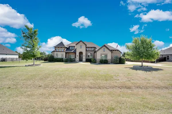 2730 Clear Lake Drive, Midlothian, TX 76065