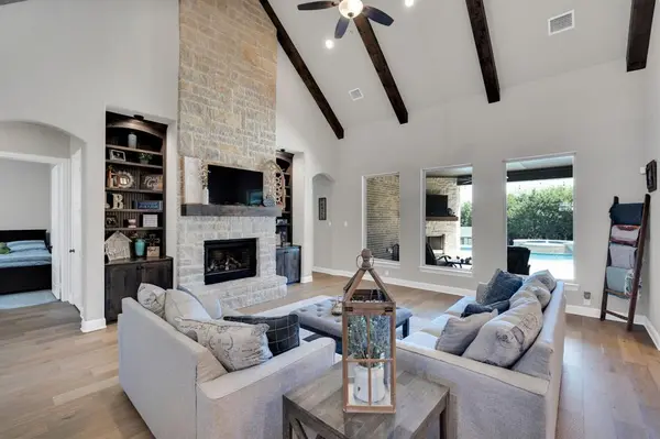 2730 Clear Lake Drive, Midlothian, TX 76065