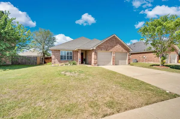 215 Stable Drive, Waxahachie, TX 75165