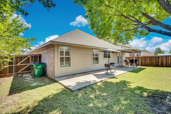 215 Stable Drive, Waxahachie, TX 75165