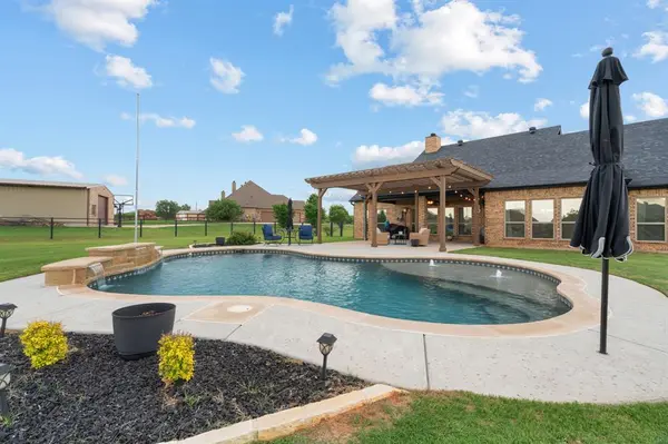 112 Eagle Moor Lane, Weatherford, TX 76087