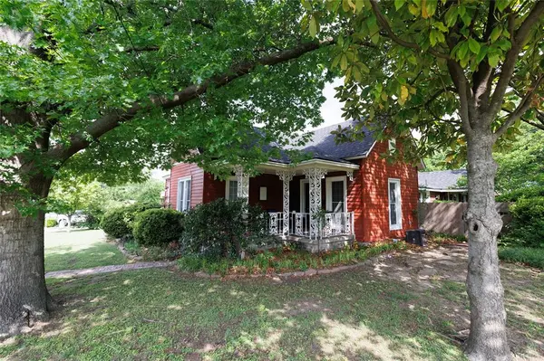 510 W Walnut Street, Decatur, TX 76234