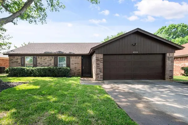 4204 Maple Springs Drive, Arlington, TX 76001