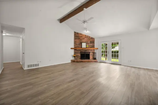 4204 Maple Springs Drive, Arlington, TX 76001