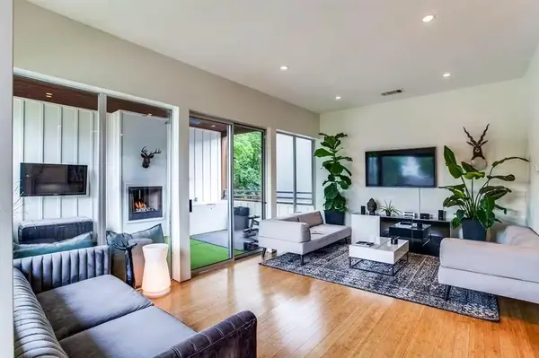 4401 Roseland Avenue #B, Dallas, TX 75204