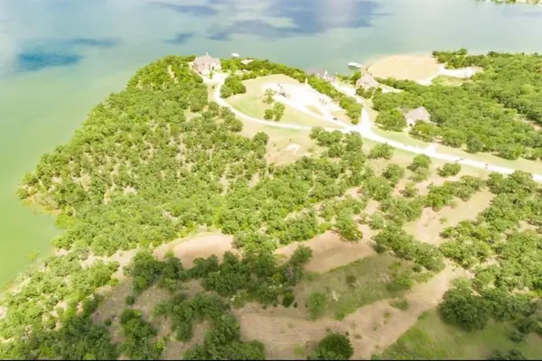 29 Cimmarron Bay Drive, Runaway Bay, TX 76426