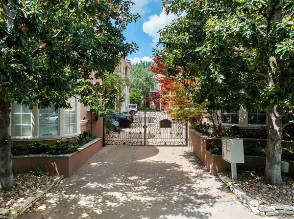 2825 Hood Street, Dallas, TX 75219