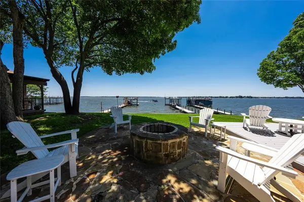 684 Enchanted Isles Drive, Mabank, TX 75156