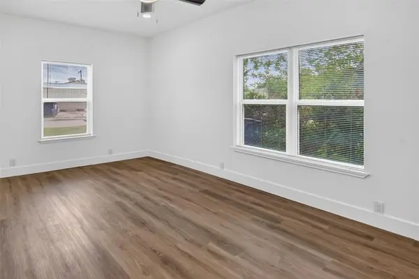 402 W Trammell Avenue, Everman, TX 76140